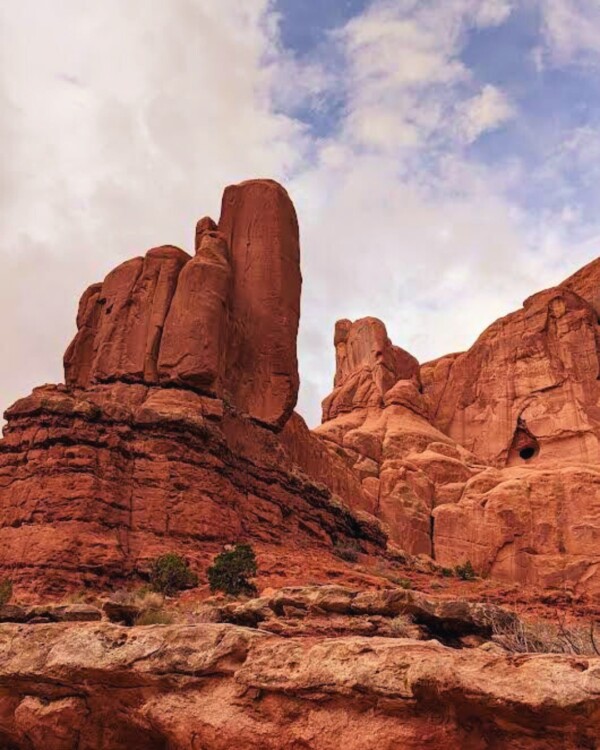 This 4th of July, Ditch the Lawn Chair — and Stand Among Giants. 🏜️ Fireworks are great. But have you ever watched the sun rise over Arches? Or stood in the shadow of ancient red rock cathedrals that have witnessed millennia of wild freedom?Book your trip today and don’t forget to tag us in your wild moments — we love featuring our guests! 👉 wildwestvoyages | WildWestVoyages

🌄 discovermoab
🚣 utahisrad